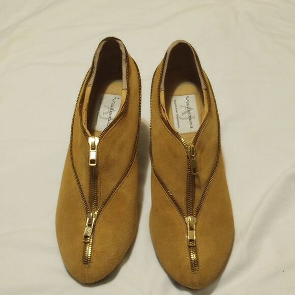 Vintage Leather AJ Valenci Tan Zippered Heels - Picture 9 of 12